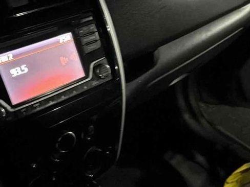 Used 2018 Nissan Versa Note SV image 2