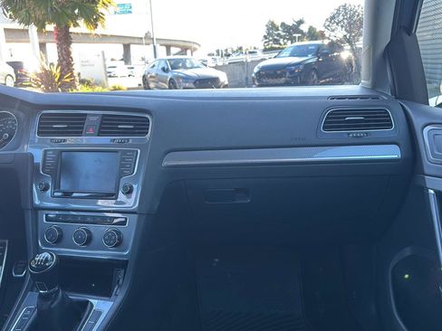 Used 2017 Volkswagen Golf Alltrack SE image 10