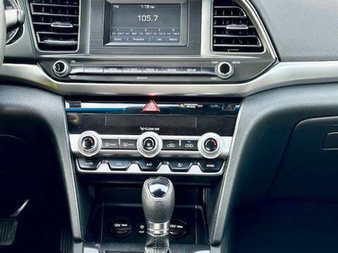 Used 2020 Hyundai Elantra SE w/ Cargo Package (C1) FWD image 17
