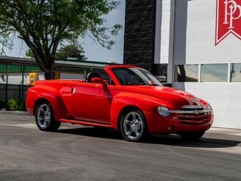 Used 2005 Chevrolet SSR w/ Preferred Equipment Group RWD image 41