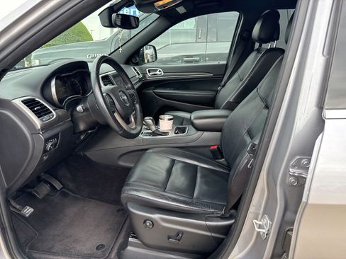 Used 2018 Jeep Grand Cherokee Limited image 9