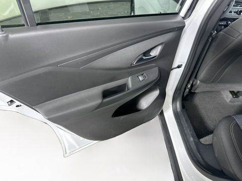 Used 2025 Buick Envista Preferred image 25