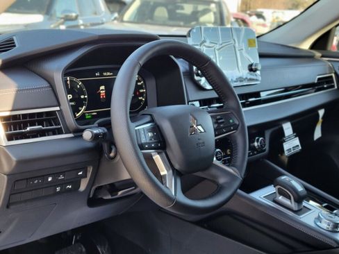 New 2025 Mitsubishi Outlander SEL image 16