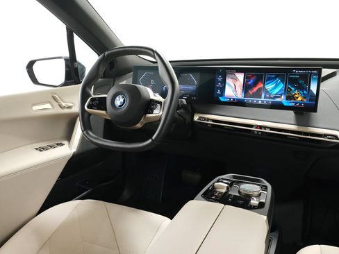 Used 2024 BMW iX xDrive50 w/ Premium Package AWD/4WD image 10