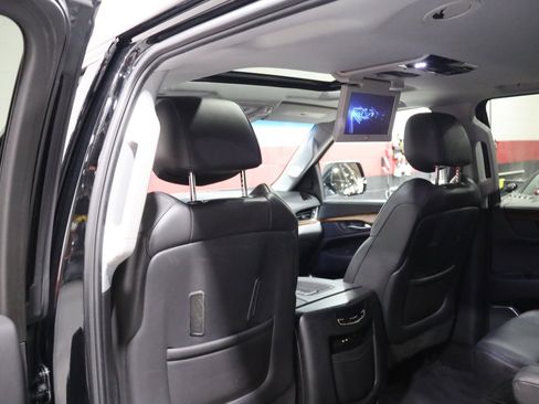 Used 2016 Cadillac Escalade ESV Luxury image 41