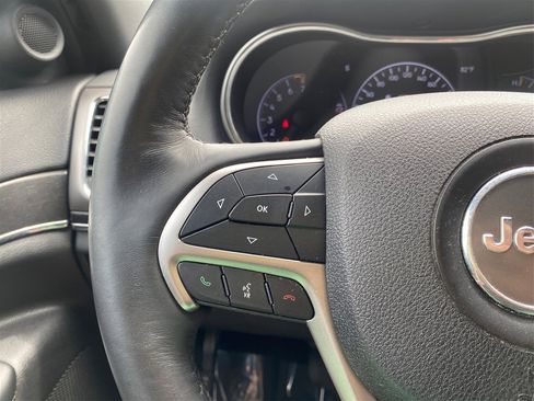 Used 2018 Jeep Grand Cherokee Limited image 39