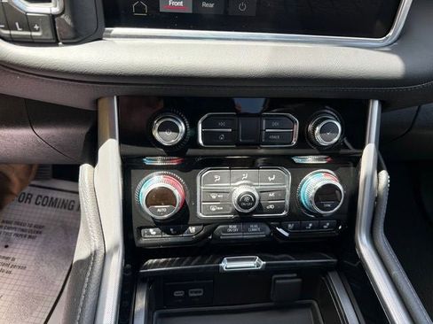 Used 2024 GMC Yukon Denali AWD/4WD image 12