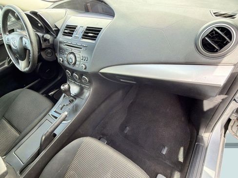 Used 2013 MAZDA MAZDA3 i Touring w/ Preferred Equipment Pkg FWD image 28