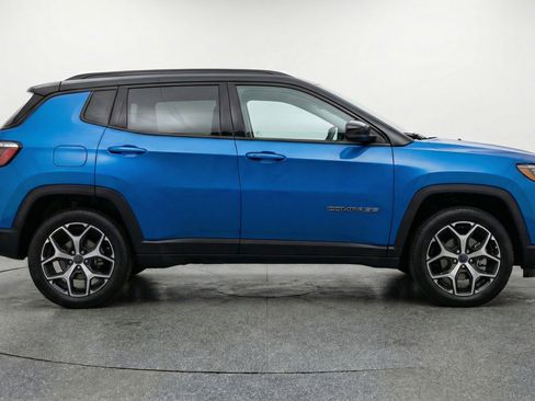 Used 2025 Jeep Compass Limited AWD/4WD image 11