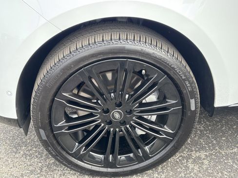 Used 2025 Land Rover Range Rover SE image 13