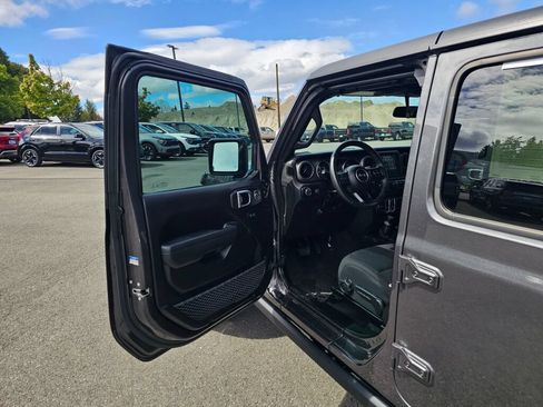 Used 2023 Jeep Gladiator Sport AWD/4WD image 18