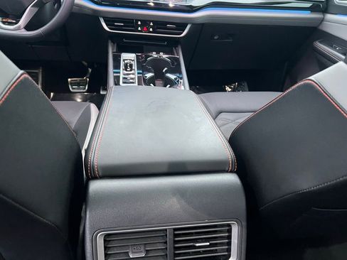 Used 2024 Volkswagen Atlas Peak Edition SE image 22