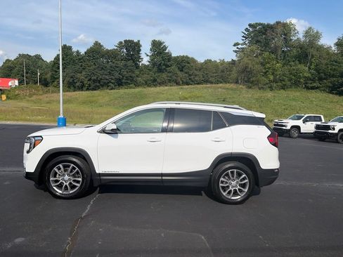 Used 2024 GMC Terrain SLT AWD/4WD image 5