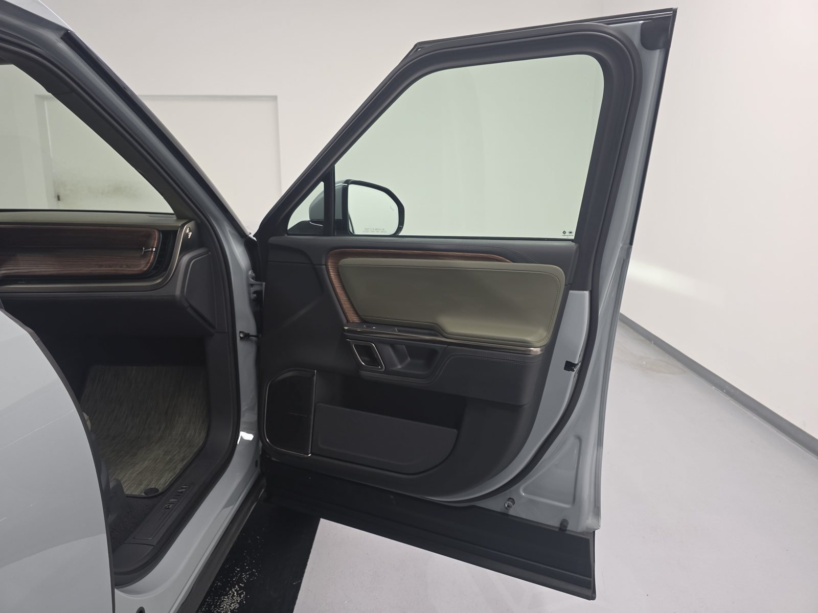 Used 2022 Rivian R1T Adventure AWD/4WD image 18