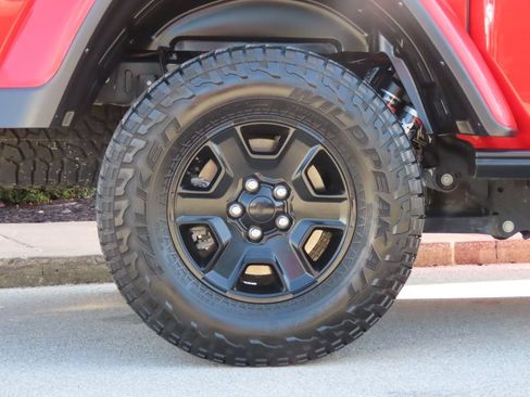 Used 2023 Jeep Gladiator Mojave w/ LED Lighting Group AWD/4WD image 17