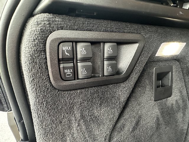 Used 2024 BMW X7 xDrive40i w/ M Sport Package AWD/4WD image 16