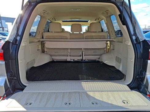 Used 2020 Lexus LX 570 4WD w/ Luxury Package image 28