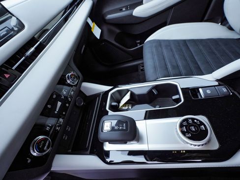 New 2026 Mitsubishi Outlander SE image 23