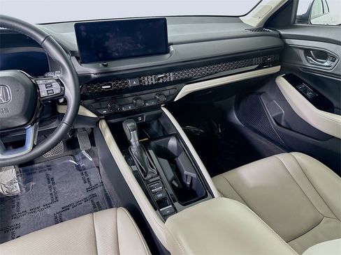 Used 2023 Honda Accord Touring image 19