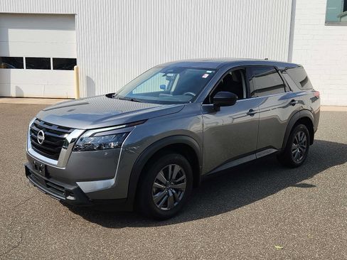 Used 2024 Nissan Pathfinder S AWD/4WD image 3