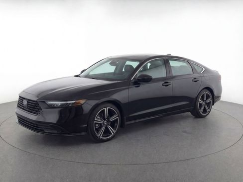Used 2024 Honda Accord Sport image 3