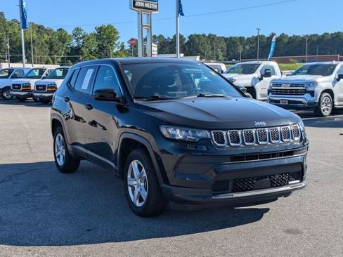 Used 2023 Jeep Compass Sport AWD/4WD image 2