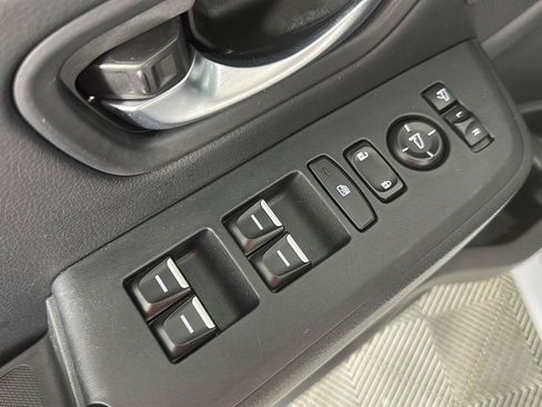 Used 2025 Honda Pilot TrailSport image 11