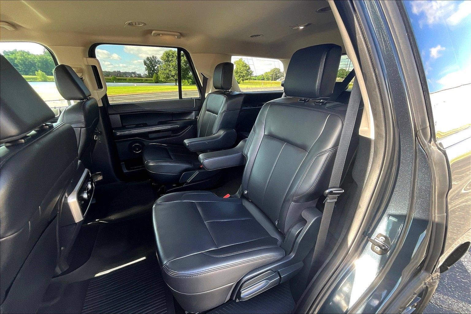 Used 2024 Ford Expedition XLT RWD image 19