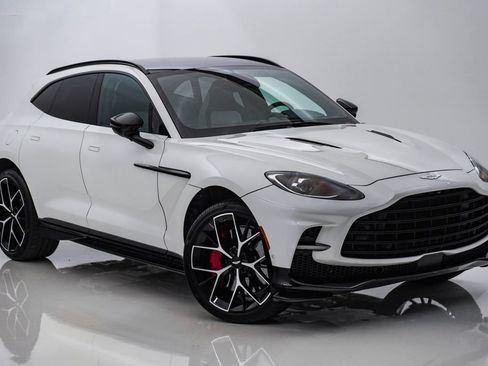 Used 2025 Aston Martin DBX 707 AWD/4WD image 3