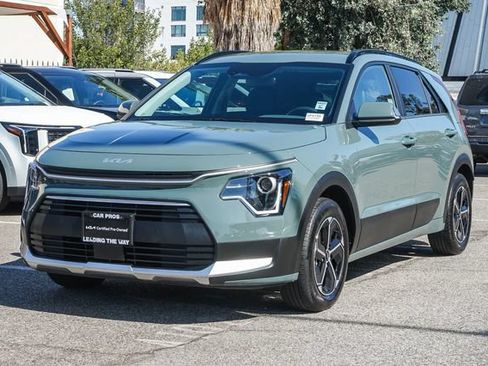 Certified 2025 Kia Niro EX FWD image 5