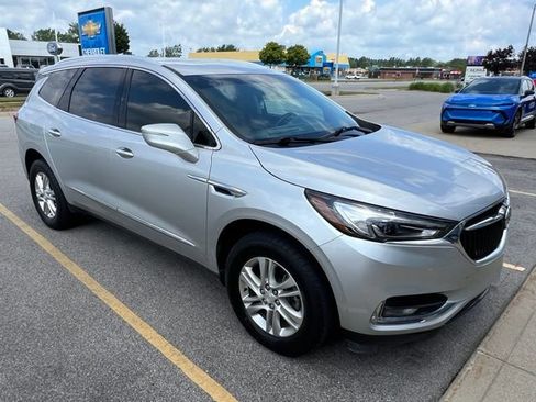 Used 2021 Buick Enclave Essence FWD image 3