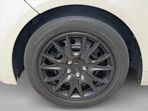 Used 2021 Toyota Corolla LE image 10