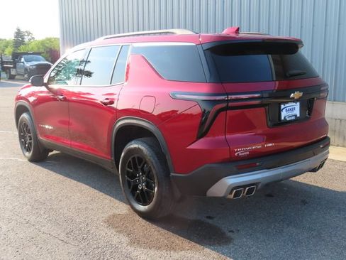 Used 2025 Chevrolet Traverse LT w/ Driver Confidence Package AWD/4WD image 8