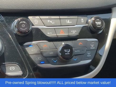 Used 2023 Chrysler Pacifica Touring-L FWD image 31