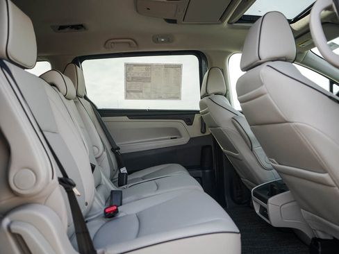 New 2026 Honda Odyssey Touring image 13