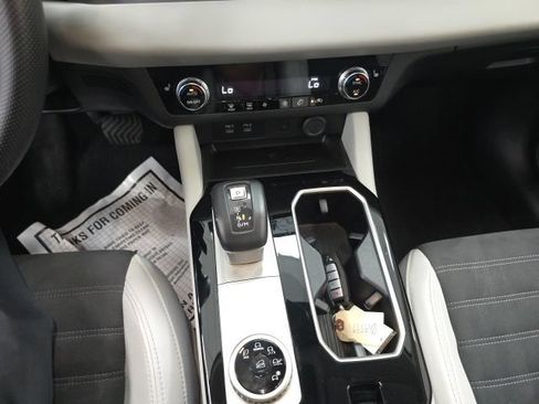 Used 2025 Mitsubishi Outlander SE FWD image 19