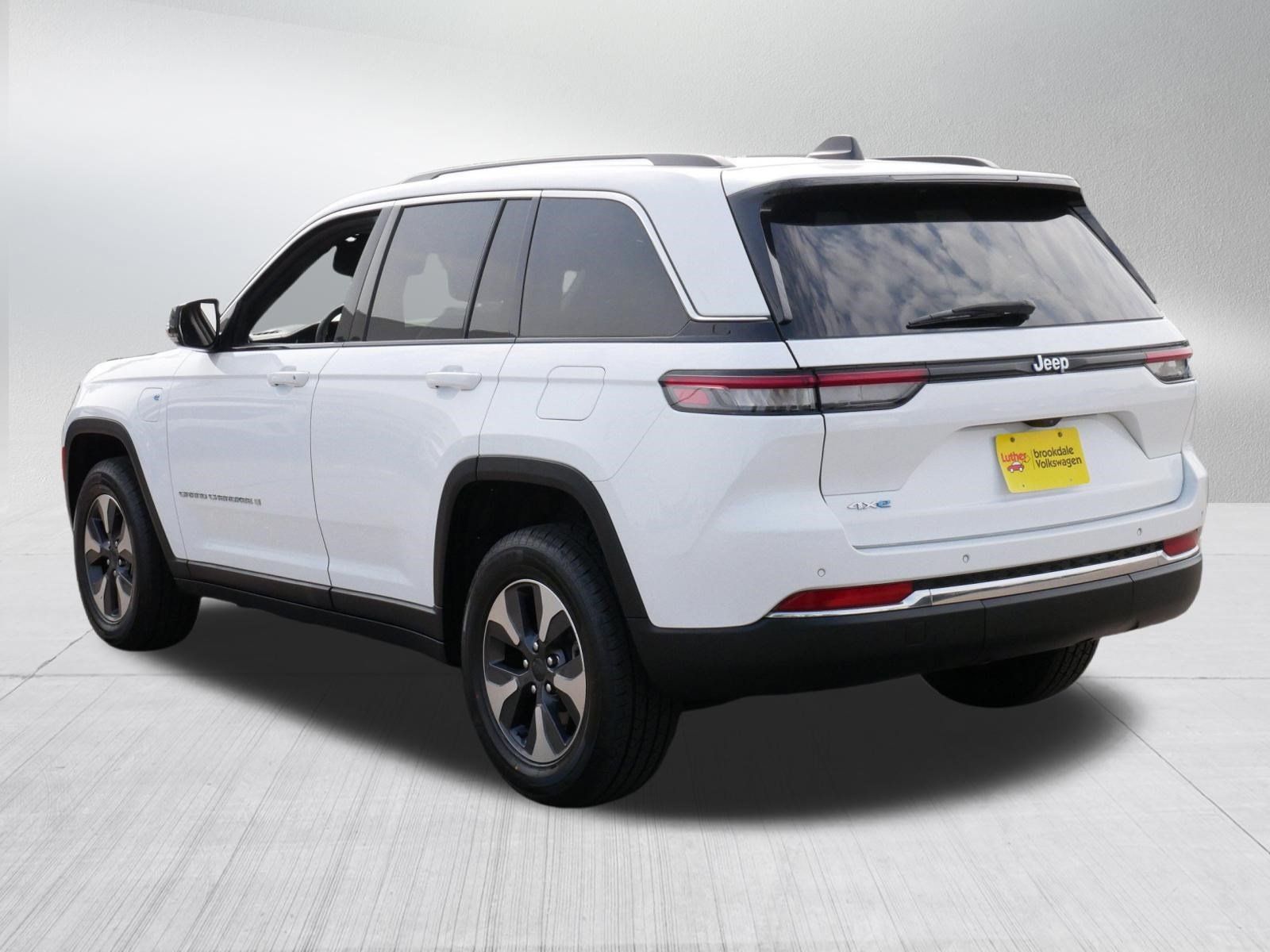 Used 2023 Jeep Grand Cherokee 4WD 4xe image 5