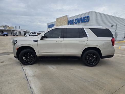 Used 2022 GMC Yukon SLE w/ Gmc Pro Safety Plus Package RWD image 6