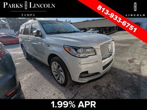 Used 2022 Lincoln Navigator Reserve AWD/4WD image 5
