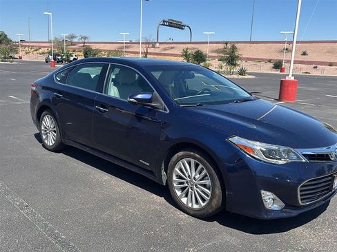 Used 2013 Toyota Avalon Limited w/ Technology Pkg FWD image 3