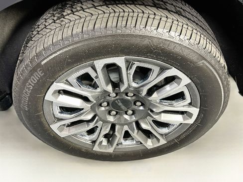 Used 2024 GMC Yukon XL Denali Ultimate image 35