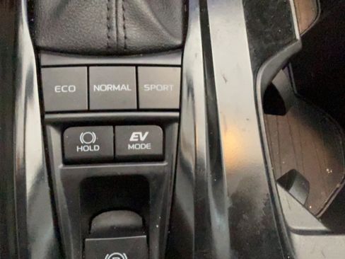 Used 2025 Toyota Camry SE w/ Convenience Package FWD image 13