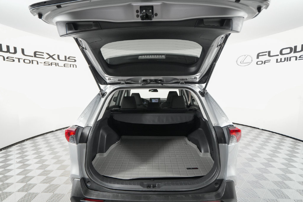 Used 2019 Toyota RAV4 XLE AWD/4WD image 22