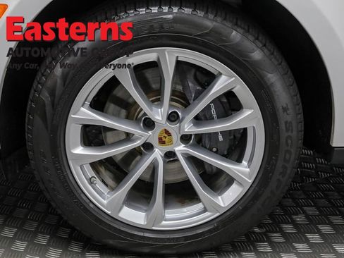 Used 2023 Porsche Macan T w/ Premium Package Plus image 33