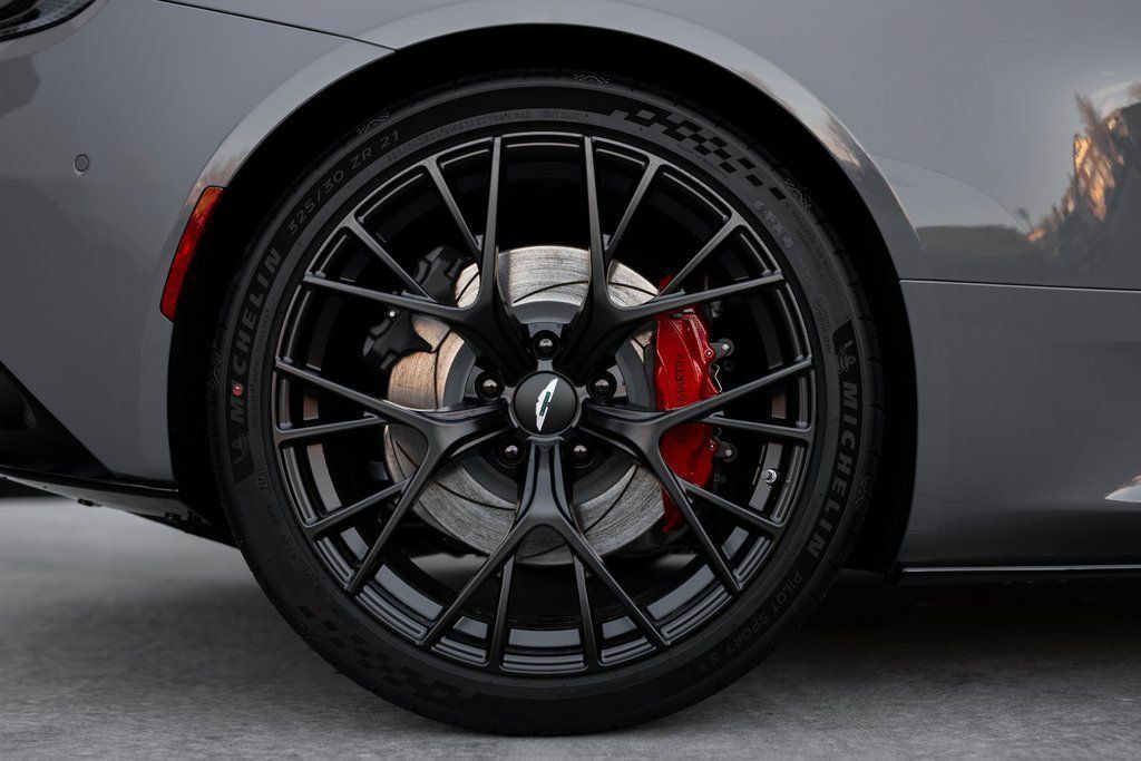 Used 2025 Aston Martin DB12 Coupe RWD image 11