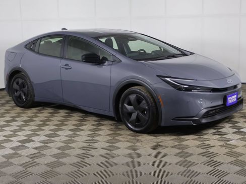 Used 2025 Toyota Prius Plug-In Hybrid FWD image 39