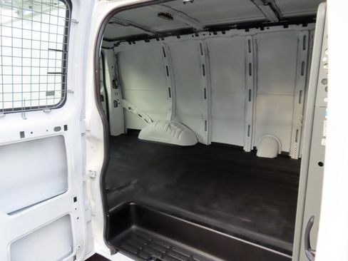 Used 2015 Chevrolet Express 2500 image 19