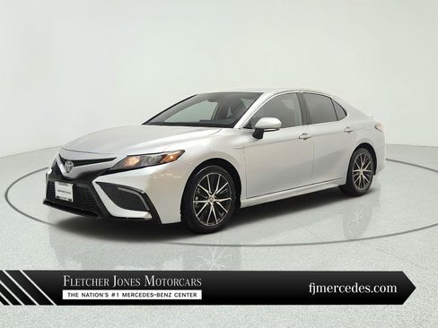 Used 2024 Toyota Camry SE w/ Convenience Package FWD image 1