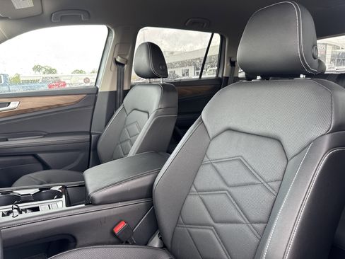 Used 2025 Volkswagen Atlas SE image 6