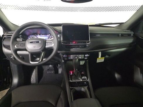 New 2026 Jeep Compass Latitude AWD/4WD image 19